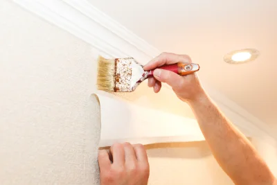 Pose de papier peint à Lalbenque — revêtements muraux et toiles de verre